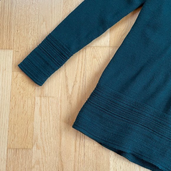 Beautiful Green Calvin Klein Turtleneck Top - Picture 3 of 8